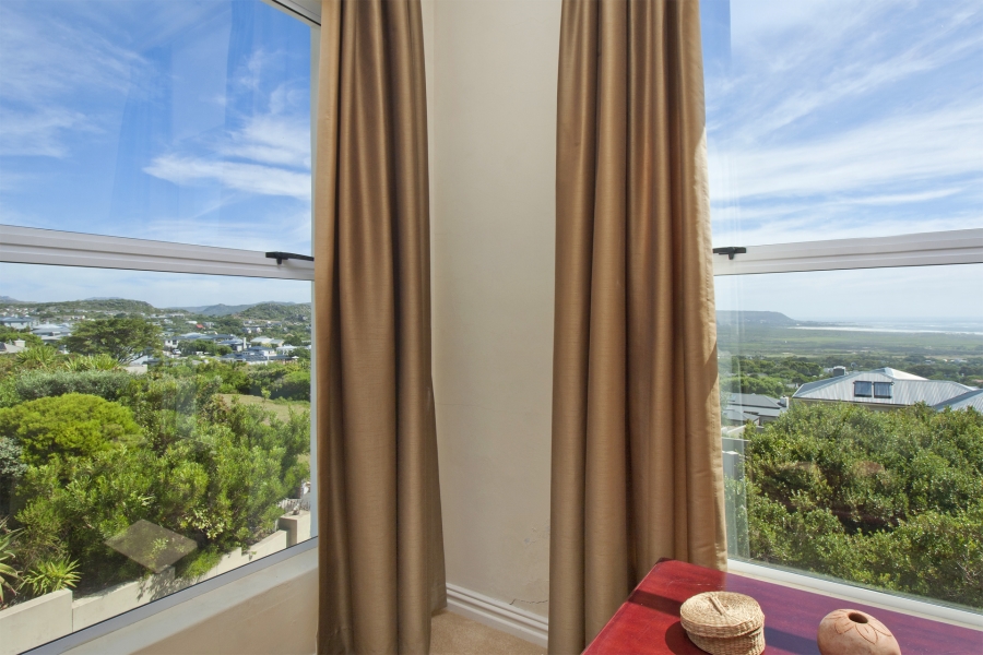To Let 4 Bedroom Property for Rent in Belvedere Western Cape